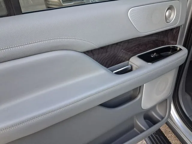 2020 Lincoln Navigator L Reserve photo 9
