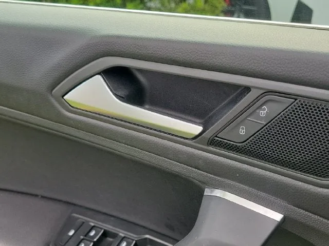2020 Volkswagen Tiguan 2.0T SE photo 14