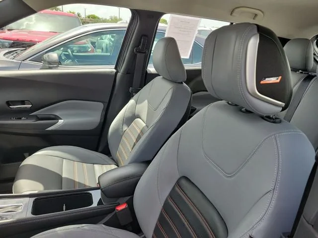 2021 Nissan Kicks SR photo 9