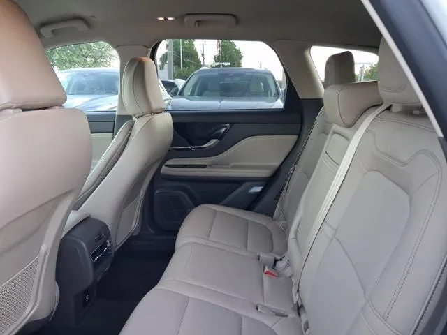 2022 Lincoln Corsair Standard photo 6