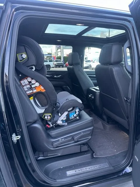 2022 GMC Yukon XL Denali photo 10
