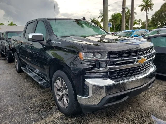 2021 Chevrolet Silverado 1500 LT photo 2