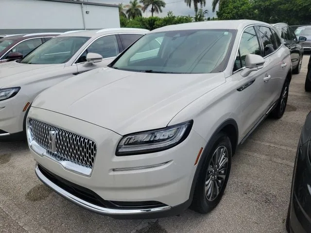 2023 Lincoln Nautilus Standard photo 2