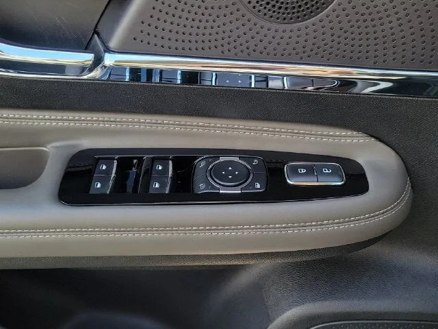 2024 Lincoln Corsair Premiere photo 16
