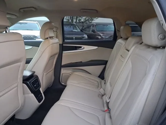 2019 Lincoln Nautilus Standard photo 6