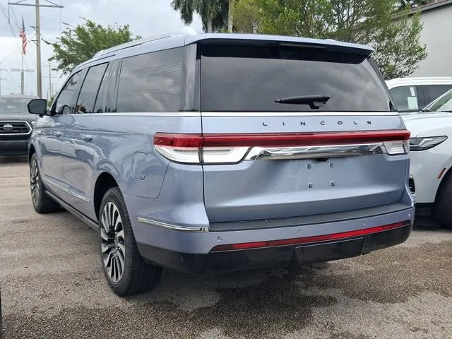 2022 Lincoln Navigator L Black Label photo 3