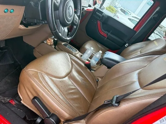 2015 Jeep Wrangler Unlimited Sahara photo 12