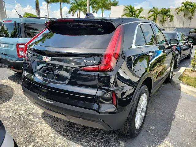 2024 Cadillac XT4 Luxury photo 3
