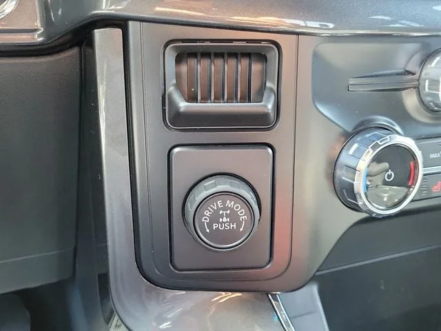 2023 Ford F-150 XLT photo 24