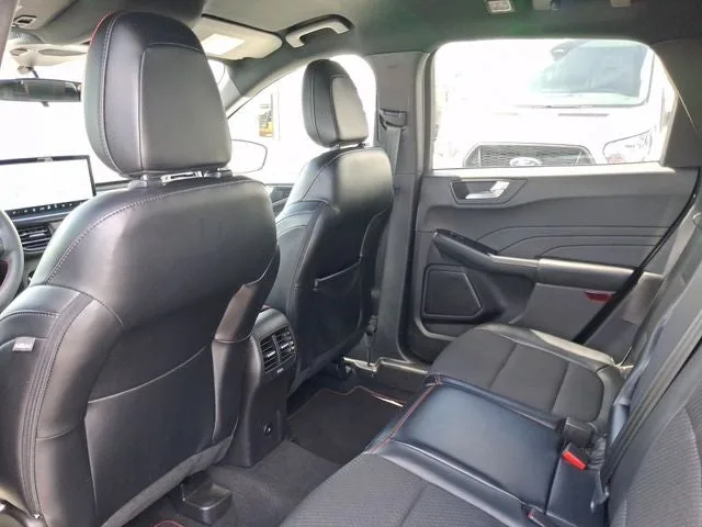 2023 Ford Escape ST-Line photo 5