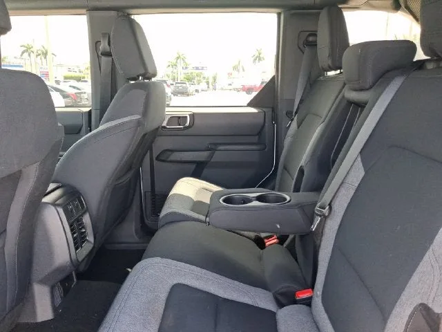2025 Ford Bronco Base photo 6