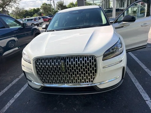 2023 Lincoln Corsair Standard photo 4