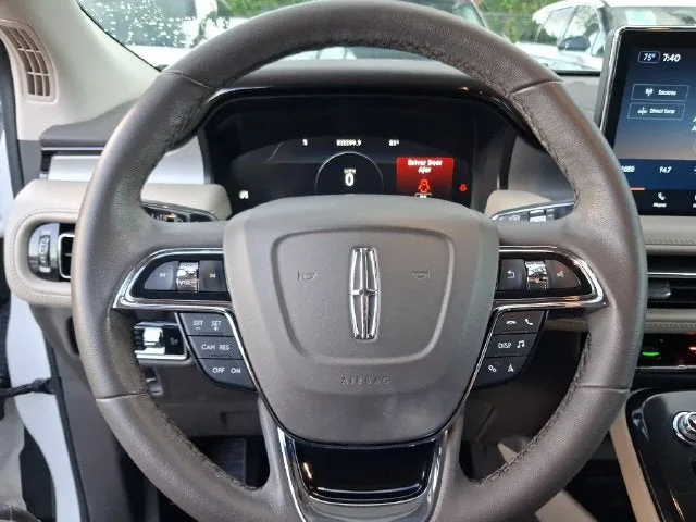 2023 Lincoln Nautilus Standard photo 15