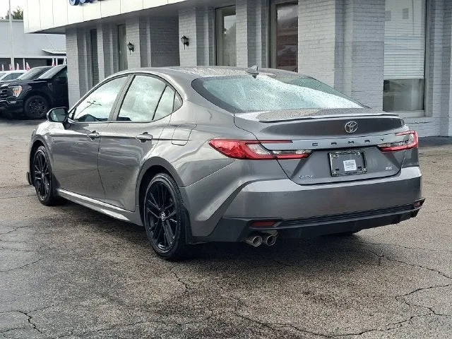 2026 Toyota Camry SE photo 3