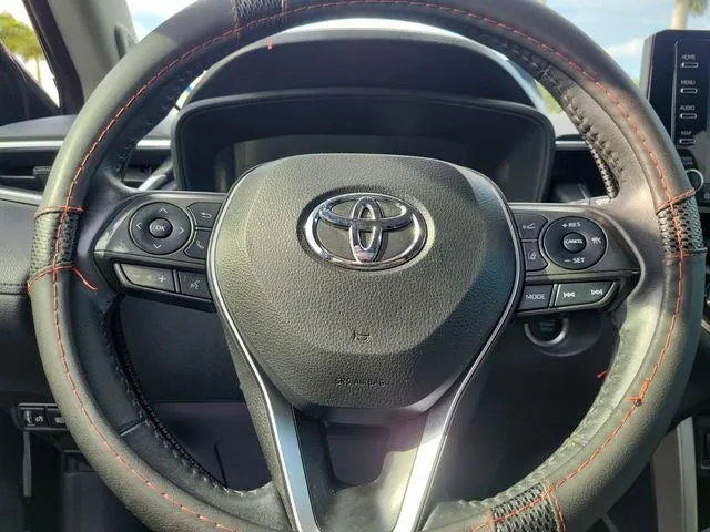 2022 Toyota Corolla Cross LE photo 19