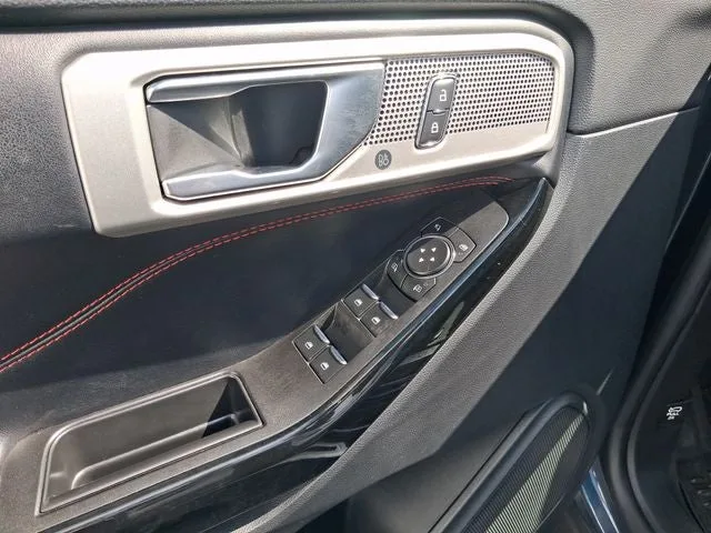 2022 Ford Explorer ST-Line photo 15