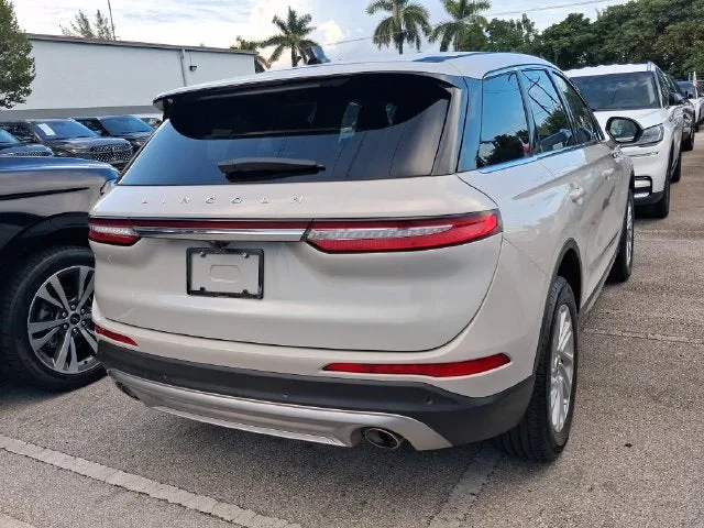 2023 Lincoln Corsair Standard photo 4