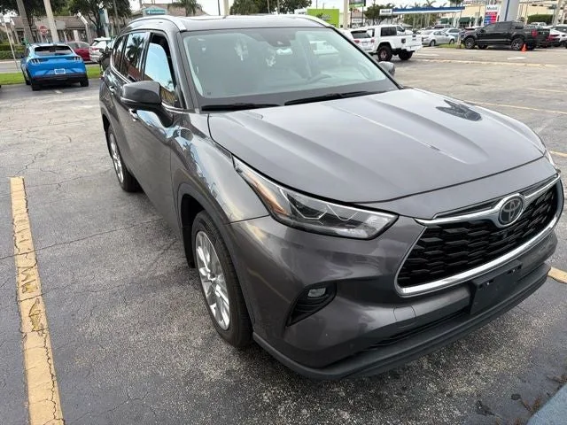 2021 Toyota Highlander Limited photo 3