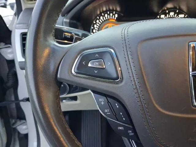 2019 Lincoln MKZ Reserve photo 16