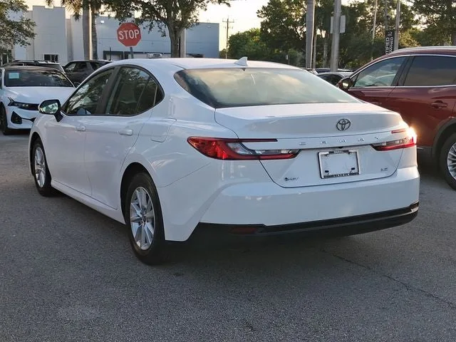 2025 Toyota Camry SE photo 3