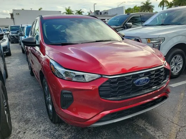 2024 Ford Escape ST-Line photo 2