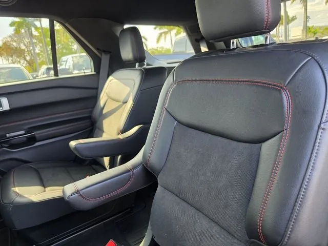 2023 Ford Explorer ST-Line photo 14