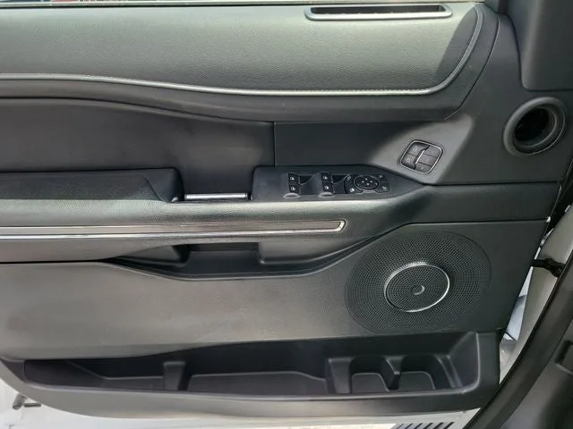 2023 Ford Expedition XLT photo 15