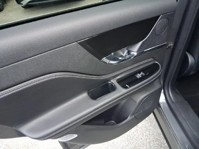 2024 Lincoln Corsair Premiere photo 9