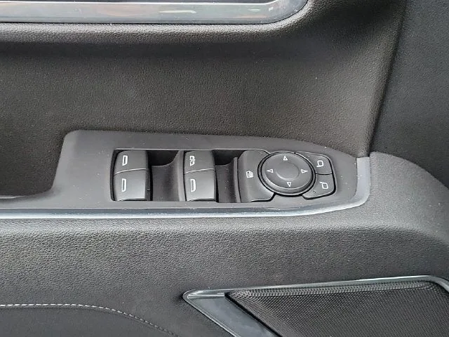 2025 Chevrolet Silverado 1500 RST photo 17