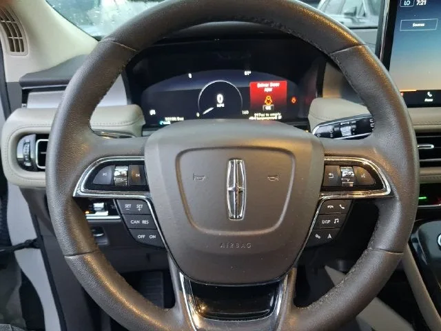 2023 Lincoln Nautilus Standard photo 14