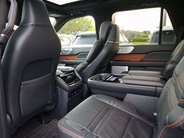 2023 Lincoln Navigator Black Label photo 5