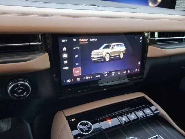 2025 Lincoln Navigator L Black Label photo 17