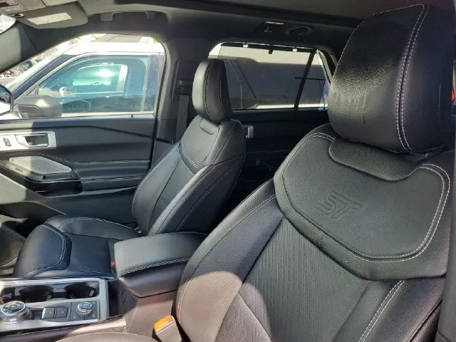 2023 Ford Explorer ST photo 9