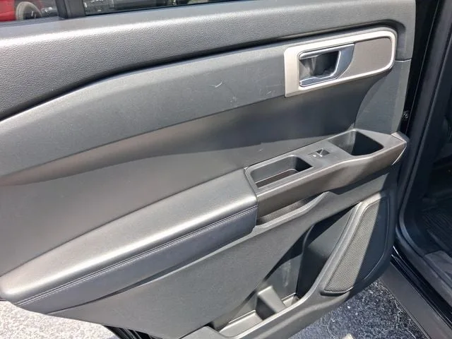 2020 Ford Explorer Base photo 8