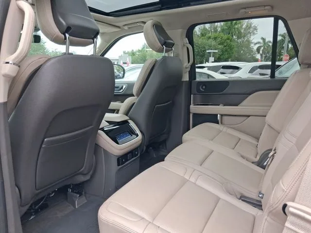 2024 Lincoln Navigator Premiere photo 5