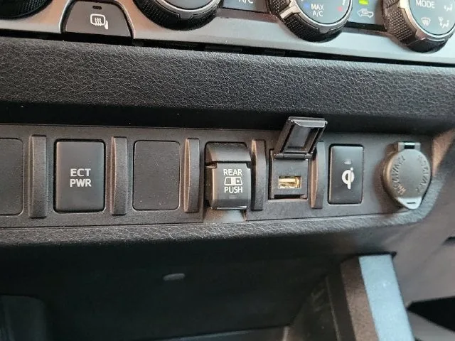 2020 Toyota Tacoma TRD Off-Road V6 photo 29