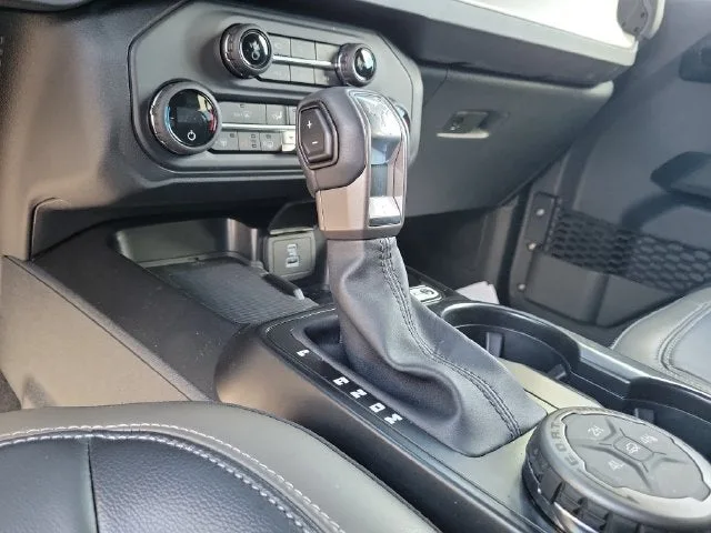 2025 Ford Bronco Outer Banks photo 28