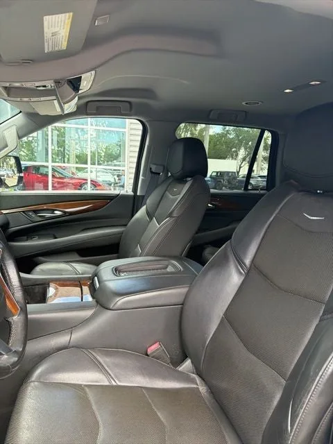 2020 Cadillac Escalade Base photo 3