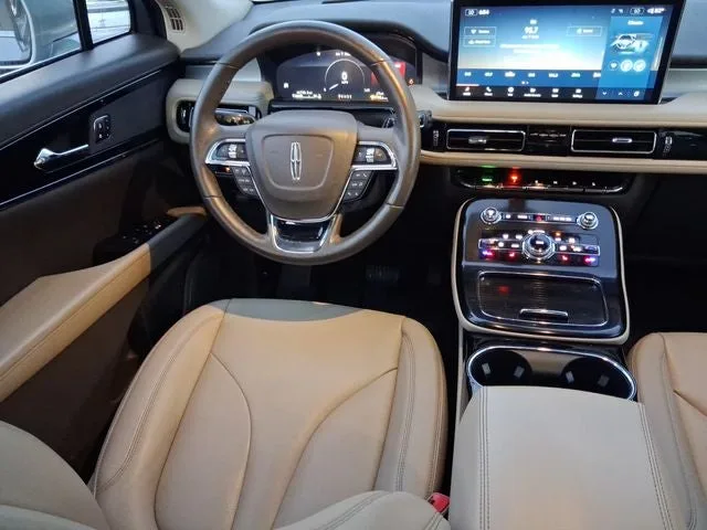 2023 Lincoln Nautilus Standard photo 10