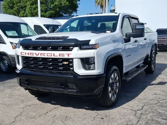 2022 Chevrolet Silverado 2500HD Custom photo 2