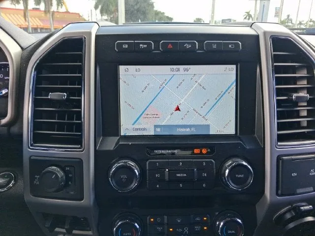 2020 Ford F-250SD Lariat photo 18