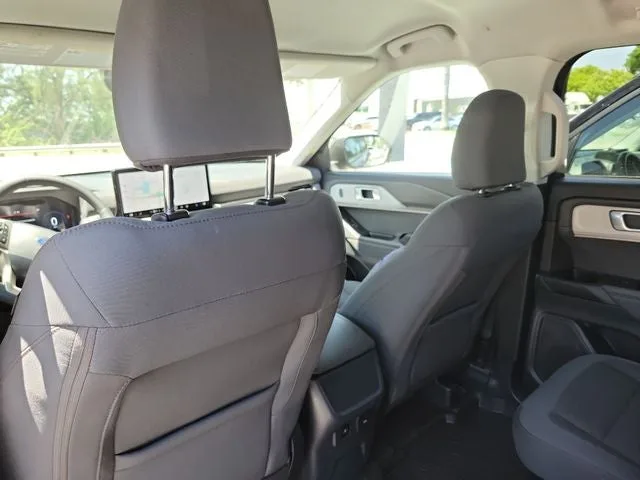 2025 Ford Explorer Active photo 13