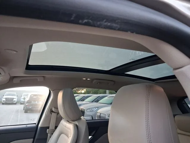 2021 Lincoln Corsair Standard photo 13