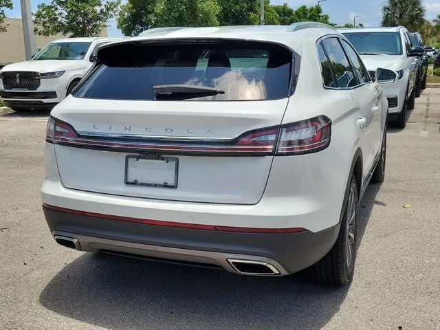 2022 Lincoln Nautilus Standard photo 6