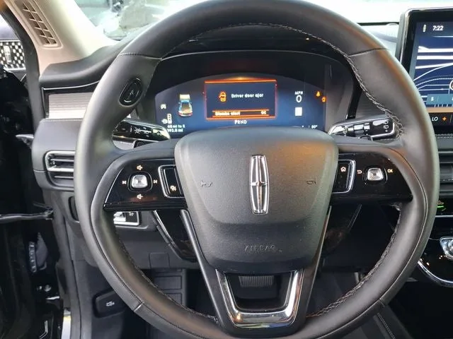 2023 Lincoln Corsair Standard photo 15
