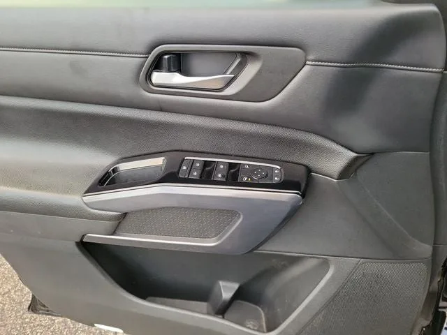 2022 Nissan Pathfinder SL photo 12