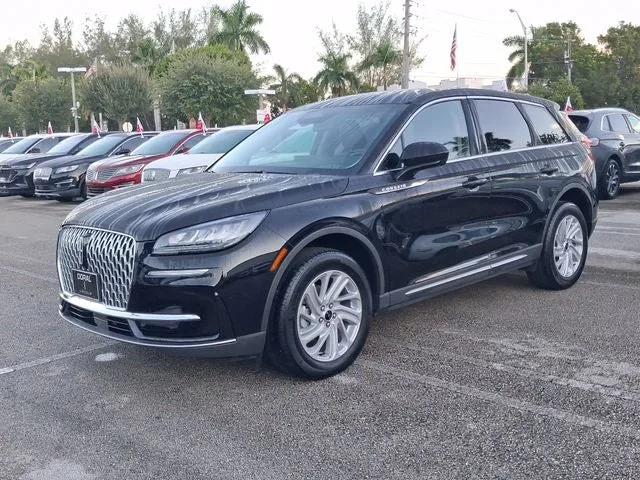 2023 Lincoln Corsair Standard photo 2
