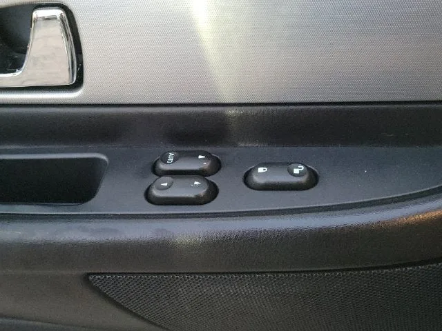 2005 Ford Thunderbird Base photo 18