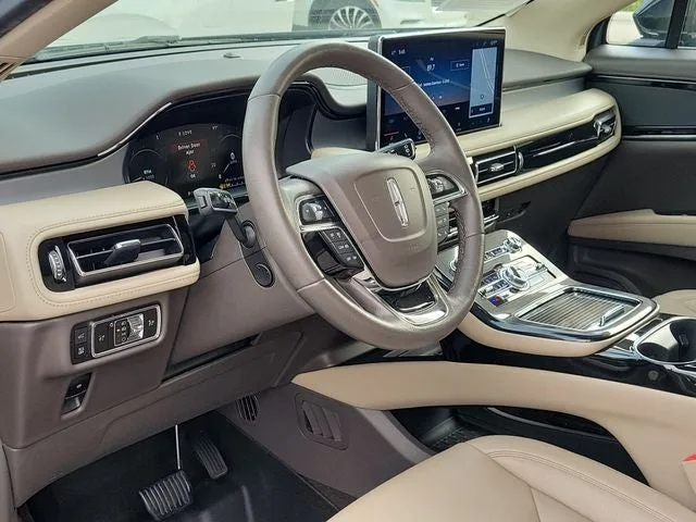 2023 Lincoln Nautilus Standard photo 10