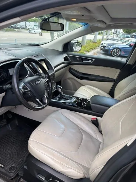 2015 Ford Edge Titanium photo 2